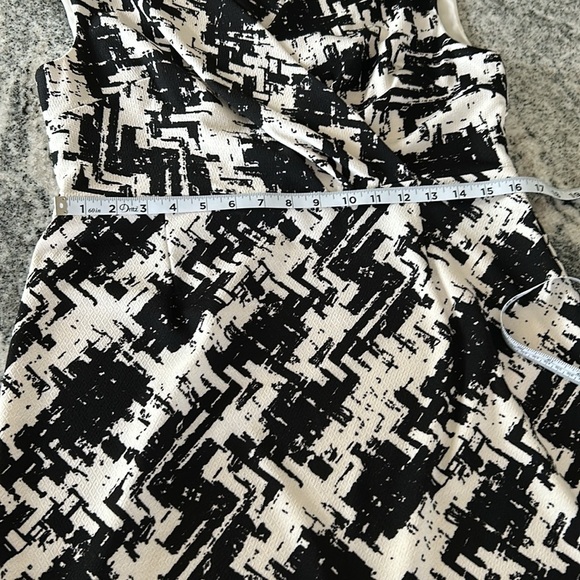 Jones New York Dress, size 12, black and white sleeveless, with side zipper - Picture 8 of 9